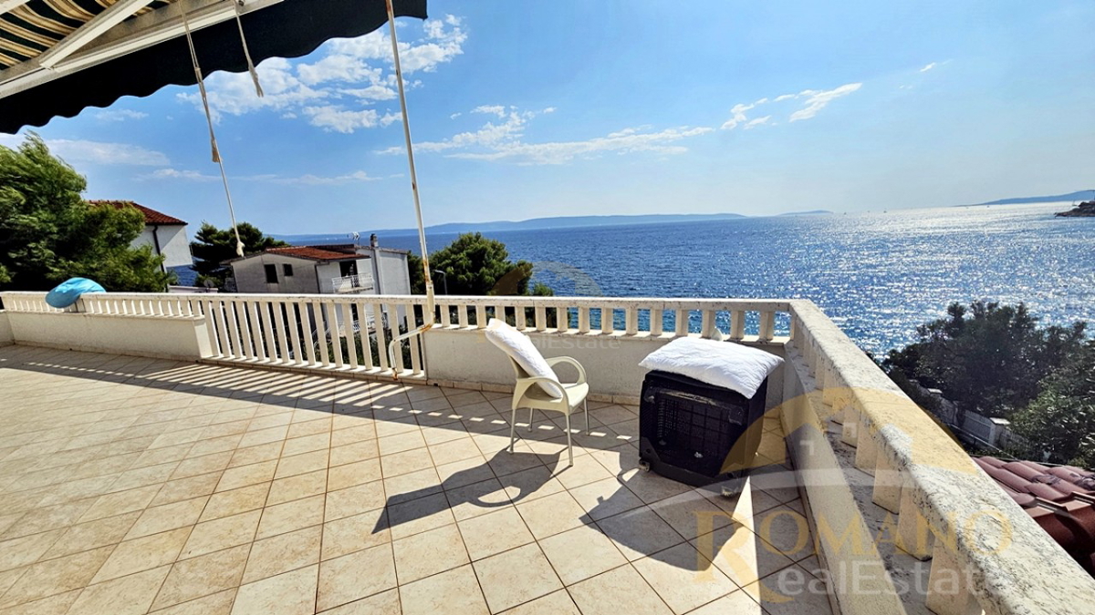 Ekskluzivna hiša prvi vrsti ob morju – Mavarčica, Okrug Gornji – Velik investicijski potencial